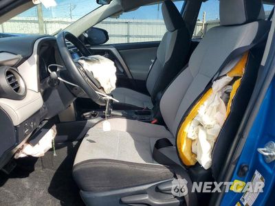 Zdjęcie 7 z 13 samochodu: 2018 TOYOTA RAV4 XLE VIN:JTMWFREV8JD115361 - miniatura