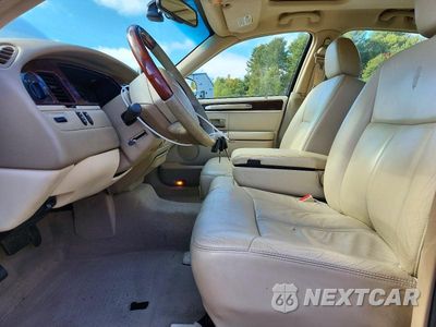 Zdjęcie 7 z 12 samochodu: 2007 LINCOLN TOWN CAR SIGNATURE LIMITED VIN:1LNHM82W47Y611101 - miniatura