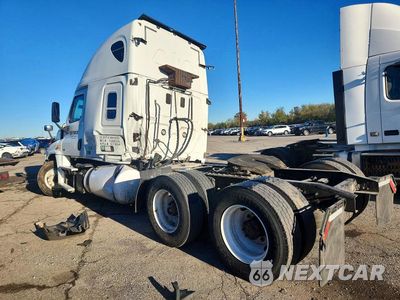 Drugie zdjęcie samochodu z przodu: 2014 FREIGHTLINER CASCADIA SEMI TRUCK VIN:3AKJGLBG5ESFY7961 - miniatura