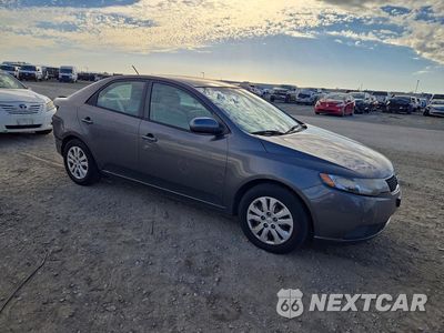 Czwarte zdjęcie samochodu z boku: 2013 KIA FORTE EX VIN:KNAFU4A23D5731453 - miniatura
