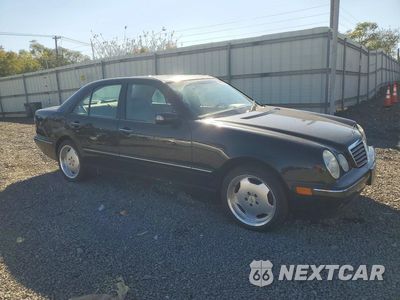 Czwarte zdjęcie samochodu z boku: 2001 MERCEDES-BENZ E 430 VIN:WDBJF83J91X047475 - miniatura
