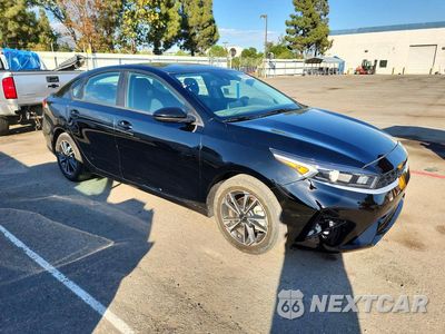 Czwarte zdjęcie samochodu z boku: 2024 KIA FORTE LXS VIN:3KPF24AD5RE818079 - miniatura