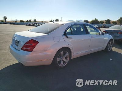 Trzecie zdjęcie samochodu z tyłu: 2011 MERCEDES-BENZ S 550 VIN:WDDNG7BB7BA389280 - miniatura