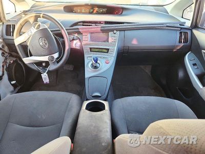 Zdjęcie 8 z 13 samochodu: 2015 TOYOTA PRIUS TWO VIN:JTDKN3DU6F0397778 - miniatura