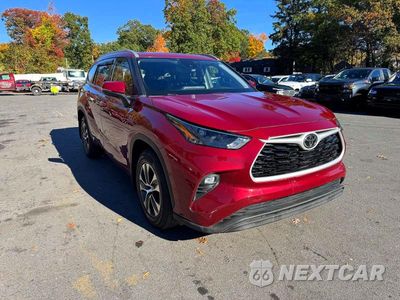 Czwarte zdjęcie samochodu z boku: 2022 TOYOTA HIGHLANDER XLE VIN:5TDHZRBH2NS181669 - miniatura