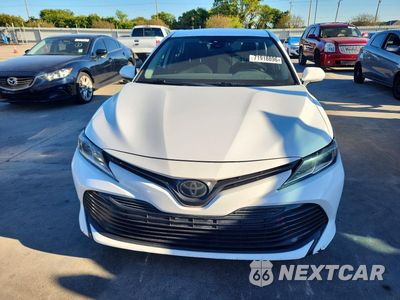 Piąte zdjęcie samochodu w środku: 2020 TOYOTA CAMRY LE VIN:4T1C11AKXLU988610 - miniatura