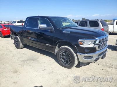 Czwarte zdjęcie samochodu z boku: 2019 RAM 1500 LARAMIE VIN:1C6SRFJT5KN773022 - miniatura