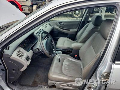 Zdjęcie 7 z 12 samochodu: 2002 HONDA ACCORD EX VIN:1HGCG16502A069836 - miniatura