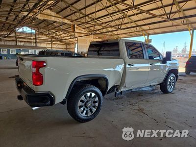 Trzecie zdjęcie samochodu z tyłu: 2026 CHEVROLET SILVERADO K2500 CUSTOM VIN:1GC4KME77TF334116 - miniatura