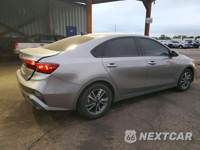 Trzecie zdjęcie samochodu z tyłu: 2023 KIA FORTE LXS VIN:3KPF24AD4PE561008 - miniatura