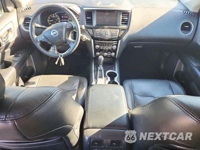 Zdjęcie 8 z 13 samochodu: 2017 NISSAN PATHFINDER SV VIN:5N1DR2MN6HC661675 - miniatura