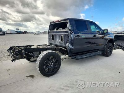 Trzecie zdjęcie samochodu z tyłu: 2024 CHEVROLET SILVERADO K1500 LT TRAIL BOSS VIN:3GCUDFED5RG315941 - miniatura