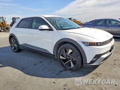 Czwarte zdjęcie samochodu z boku: 2025 HYUNDAI IONIQ 5 SE VIN:7YAKM4DA2SY014163 - miniatura