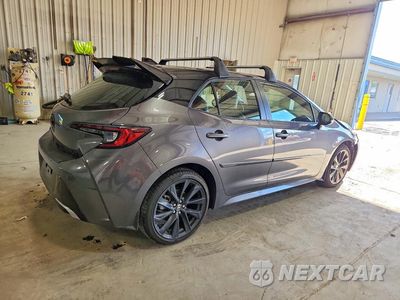 Trzecie zdjęcie samochodu z tyłu: 2026 TOYOTA COROLLA XSE VIN:JTNC4MBE9T3263393 - miniatura