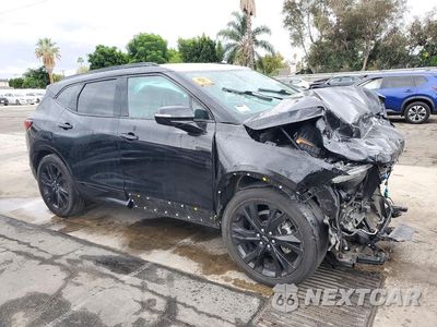 Czwarte zdjęcie samochodu z boku: 2022 CHEVROLET BLAZER RS VIN:3GNKBERS7NS236298 - miniatura