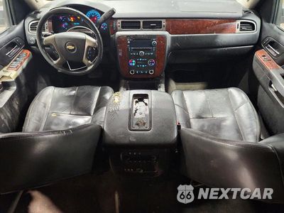 Zdjęcie 8 z 13 samochodu: 2014 CHEVROLET SUBURBAN K1500 LT VIN:1GNSKJE74ER113717 - miniatura