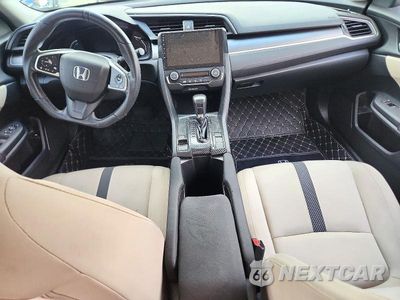 Zdjęcie 8 z 13 samochodu: 2018 HONDA CIVIC LX VIN:19XFC2F69JE024704 - miniatura