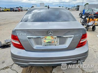 Zdjęcie 6 z 12 samochodu: 2012 MERCEDES-BENZ C 250 VIN:WDDGF4HB5CR217981 - miniatura