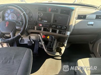 Zdjęcie 9 z 10 samochodu: 2016 KENWORTH CONSTRUCTION T680 VIN:1XKYD49X2GJ491954 - miniatura