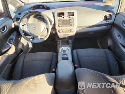 Zdjęcie 8 z 13 samochodu: 2014 NISSAN LEAF S VIN:1N4AZ0CP6EC336573 - miniatura