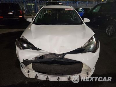 Piąte zdjęcie samochodu w środku: 2019 TOYOTA COROLLA LE VIN:2T1BURHE8KC229634 - miniatura