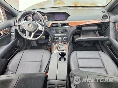 Zdjęcie 8 z 13 samochodu: 2012 MERCEDES-BENZ C 300 4MATIC VIN:WDDGF8BB4CR211220 - miniatura