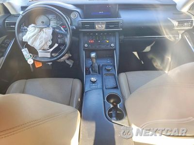 Zdjęcie 8 z 13 samochodu: 2018 LEXUS IS 300 VIN:JTHBA1D27J5067558 - miniatura