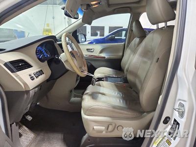 Zdjęcie 7 z 14 samochodu: 2013 TOYOTA SIENNA XLE 8-PASSENGER VIN:5TDYK3DCXDS387484 - miniatura