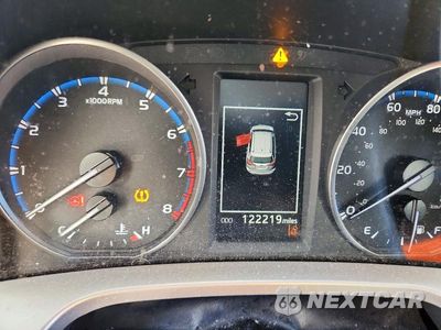 Zdjęcie 9 z 12 samochodu: 2017 TOYOTA RAV4 XLE VIN:JTMRFREV7HD209965 - miniatura