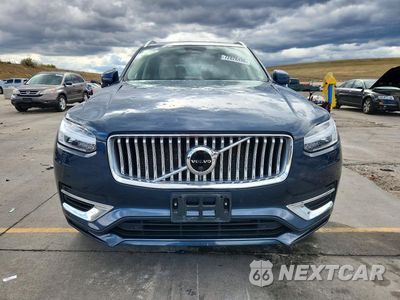 Piąte zdjęcie samochodu w środku: 2023 VOLVO XC90 PLUS VIN:YV4H600N2P1946289 - miniatura