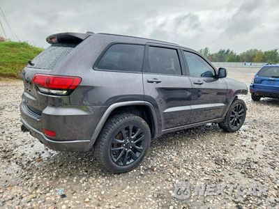 Trzecie zdjęcie samochodu z tyłu: 2018 JEEP GRAND CHEROKEE LAREDO VIN:1C4RJFAGXJC214691 - miniatura