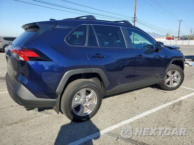 Trzecie zdjęcie samochodu z tyłu: 2025 TOYOTA RAV4 XLE VIN:2T3P1RFV1SW631048 - miniatura