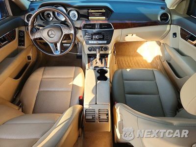 Zdjęcie 8 z 12 samochodu: 2012 MERCEDES-BENZ C 300 4MATIC VIN:WDDGF8BB2CA712816 - miniatura
