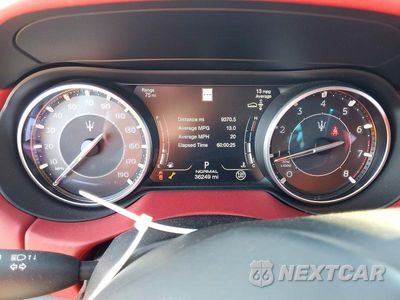 Zdjęcie 9 z 13 samochodu: 2022 MASERATI LEVANTE BASE VIN:ZN661XUA2NX392866 - miniatura