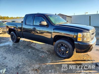 Czwarte zdjęcie samochodu z boku: 2010 CHEVROLET SILVERADO K1500 LS VIN:1GCSKREA0AZ135310 - miniatura