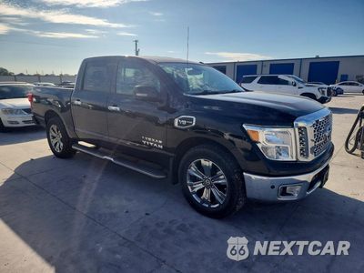 Czwarte zdjęcie samochodu z boku: 2017 NISSAN TITAN SV VIN:1N6AA1E60HN564246 - miniatura