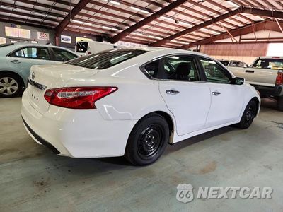 Trzecie zdjęcie samochodu z tyłu: 2016 NISSAN ALTIMA 2.5 S VIN:1N4AL3AP1GN364648 - miniatura
