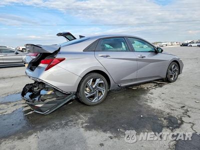 Trzecie zdjęcie samochodu z tyłu: 2025 HYUNDAI ELANTRA SEL SPORT VIN:KMHLM4DG5SU876800 - miniatura