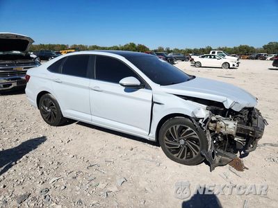 Czwarte zdjęcie samochodu z boku: 2019 VOLKSWAGEN JETTA SEL PREMIUM VIN:3VWG57BU0KM090174 - miniatura