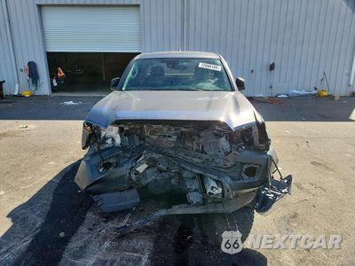 Piąte zdjęcie samochodu w środku: 2018 TOYOTA TACOMA SR VIN:5TFRX5GN0JX123338 - miniatura
