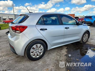 Trzecie zdjęcie samochodu z tyłu: 2018 KIA RIO 5-DOOR LX VIN:3KPA25AB6JE090257 - miniatura