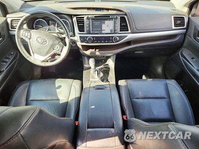 Zdjęcie 8 z 13 samochodu: 2019 TOYOTA HIGHLANDER XLE VIN:5TDJZRFH9KS592719 - miniatura