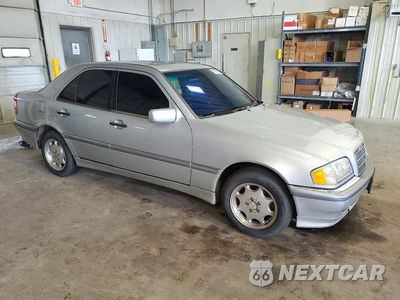Czwarte zdjęcie samochodu z boku: 1999 MERCEDES-BENZ C 230 VIN:WDBHA24G3XA733357 - miniatura