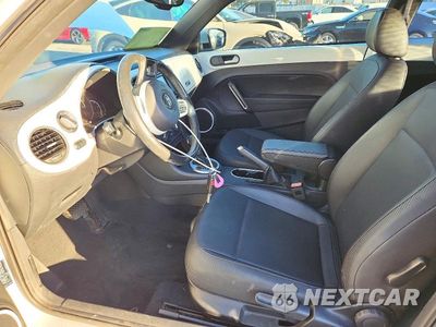 Zdjęcie 7 z 12 samochodu: 2016 VOLKSWAGEN BEETLE SE VIN:3VWJ17AT4GM602911 - miniatura