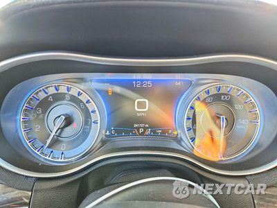 Zdjęcie 9 z 12 samochodu: 2015 CHRYSLER 300 LIMITED VIN:2C3CCAAG4FH875774 - miniatura