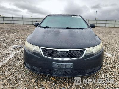 Piąte zdjęcie samochodu w środku: 2012 KIA FORTE EX VIN:KNAFU4A22C5469682 - miniatura