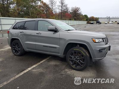 Czwarte zdjęcie samochodu z boku: 2021 JEEP GRAND CHEROKEE LAREDO VIN:1C4RJFAG1MC709477 - miniatura