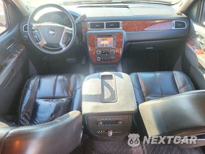 Zdjęcie 8 z 13 samochodu: 2013 CHEVROLET SUBURBAN K1500 LT VIN:1GNSKJE73DR298566 - miniatura