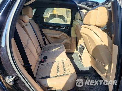 Zdjęcie 10 z 12 samochodu: 2019 PORSCHE CAYENNE VIN:WP1AA2AY5KDA03830 - miniatura