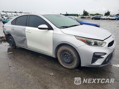 Czwarte zdjęcie samochodu z boku: 2019 KIA FORTE LXS VIN:3KPF24AD8KE046652 - miniatura